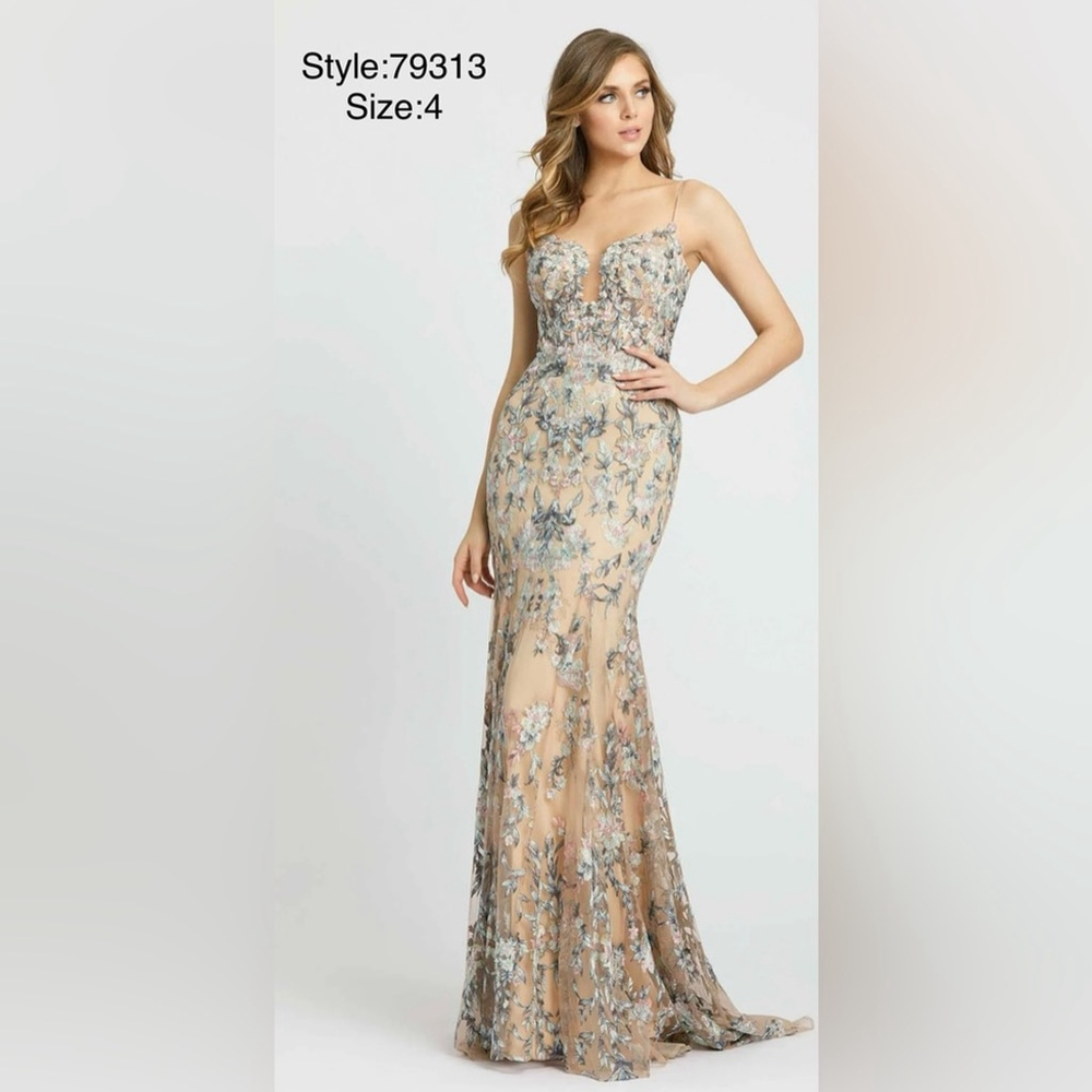 Floral embroidered spaghetti strap trumpet gown
NWT- 79313